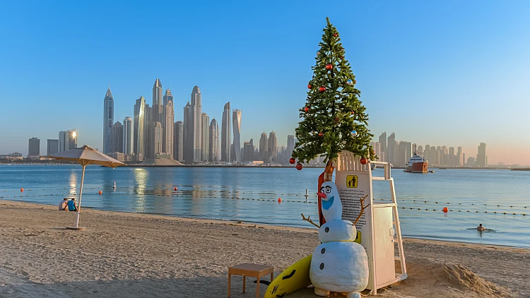 Dubai,,uae, ,january,1,,2016:,christmas,tree,and,snowman