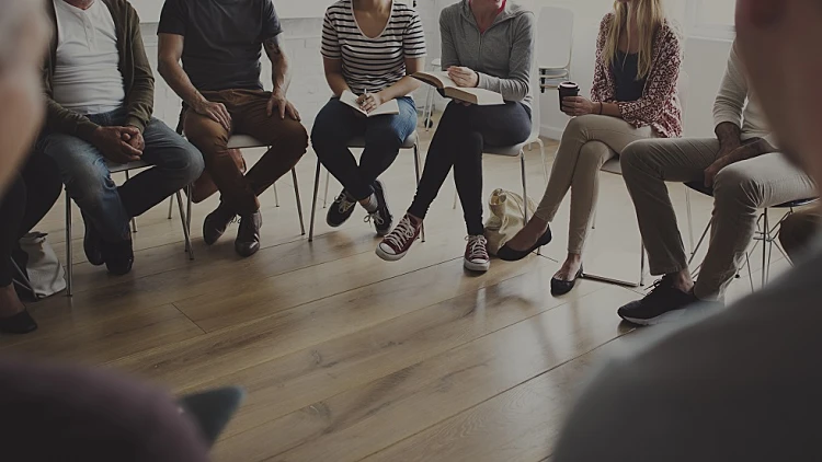 People,sitting,in,a,circle,counseling