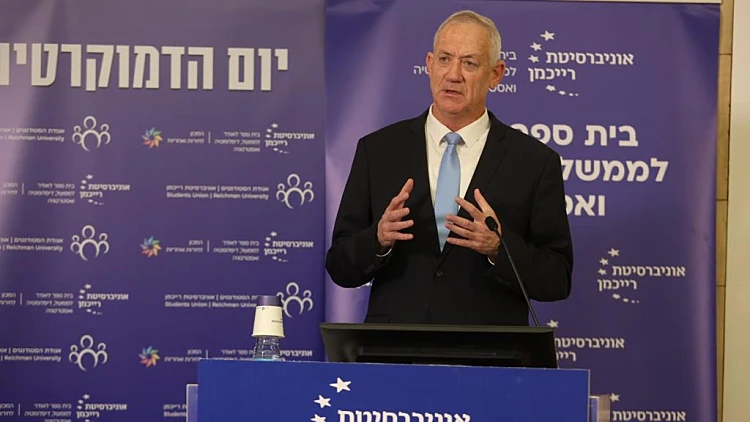 גנץ: "לא אסכן את הדמוקרטיה הישראלית משיקולים פוליטיים"