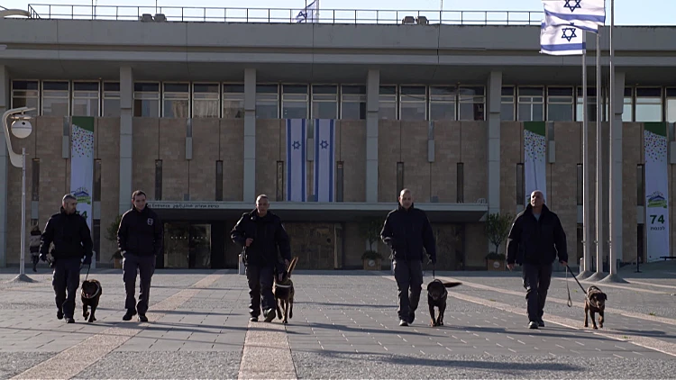 כלבי השמירה של הדמוקרטיה: הצצה ליחידת הכלבנים של הכנסת