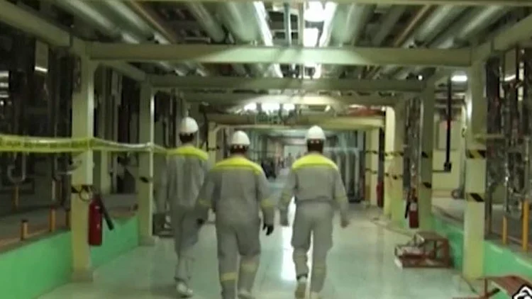 עובדים במתקן גרעיני באיראן