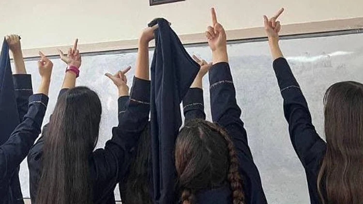 תלמידות באיראן