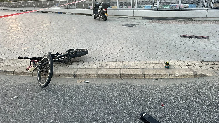 הקטל בכבישים: רוכב אופניים חשמליים נהרג מפגיעת רכב בת"א