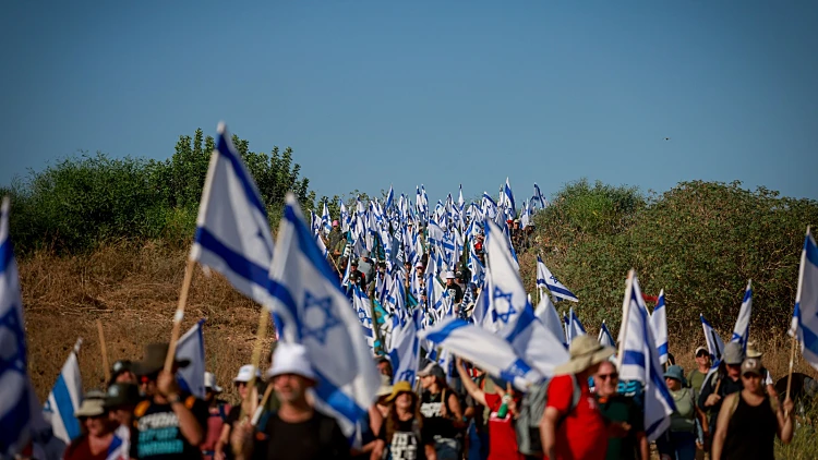 לקראת ההפגנה המרכזית במוצ"ש: אלפים המשיכו את הצעדה לירושלים