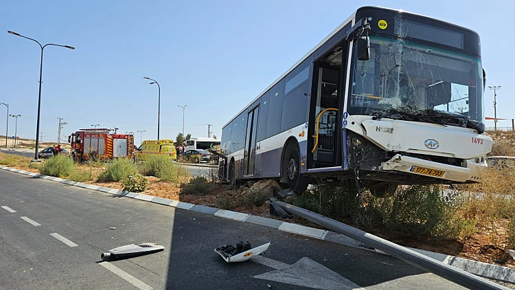 זירת תאונת האוטובוס בבאר שבע