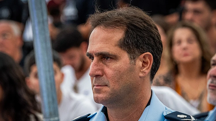 מפקד המחוז הדרומי במשטרה אמיר כהן ידליק משואה ביום העצמאות