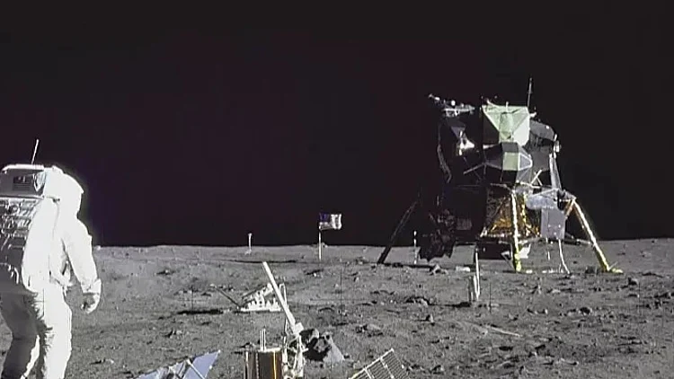 אסטרונאוט על הירח