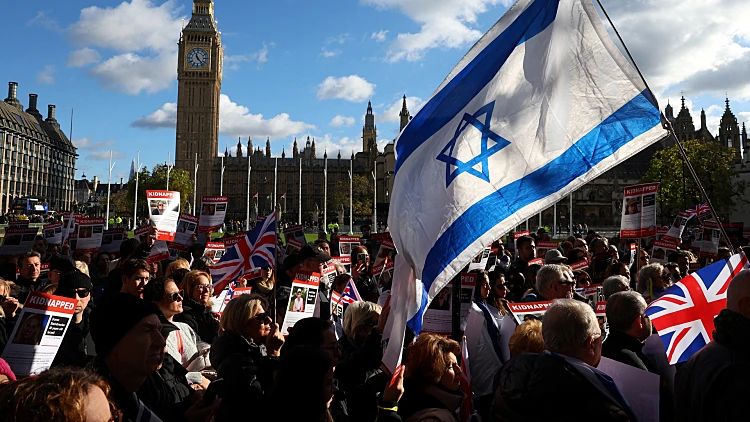 הפגנה למען החטופים בלונדון Protest Demanding Release Of Hostages Captured From Israel By Hamas, In London