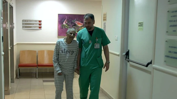 "כל שב הוא התרגשות עצומה": הצוות שמטפל בחטופים ששוחררו