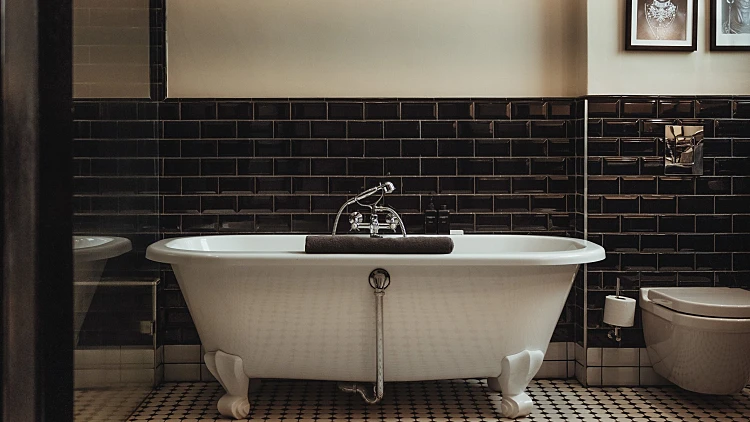 Timeless,beauty,with,this,black,and,white,bathroom,with,freestanding