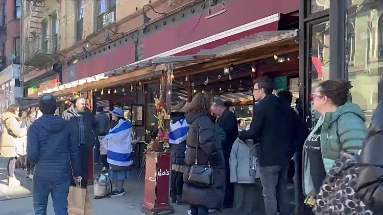 פרו-פלסטינים תקפו מסעדה דרוזית בניו יורק, הישראלים נוהרים