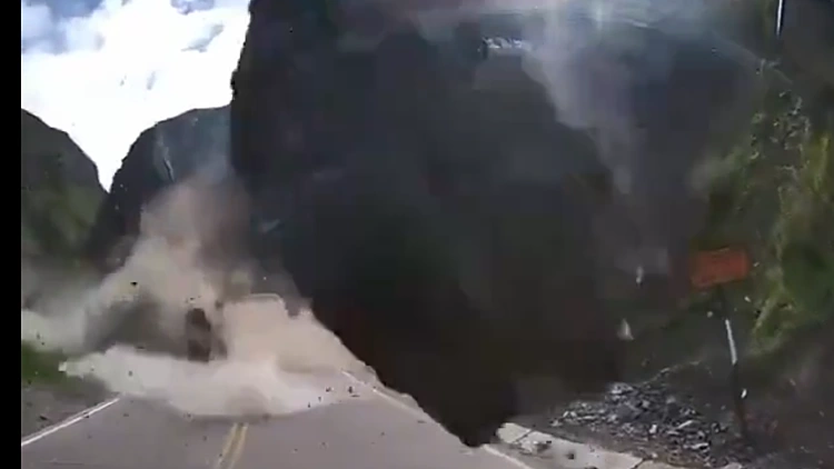 Truck Peru Boulders