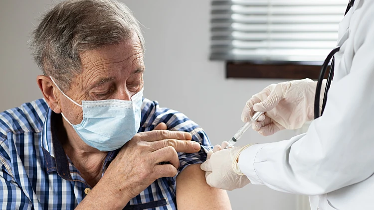 Elderly,man,getting,coronavirus,vaccine