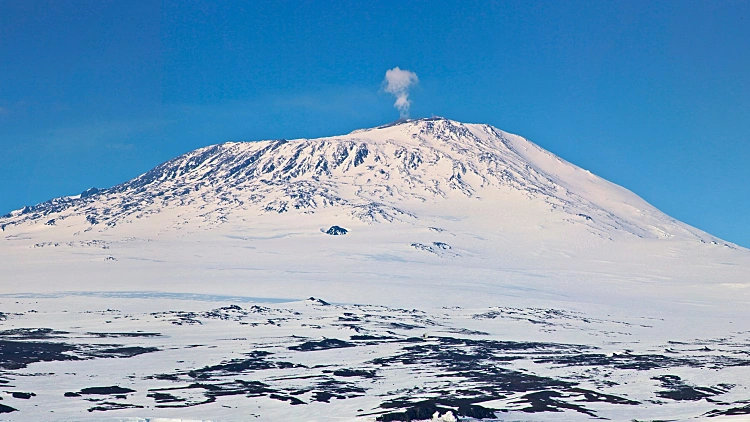 Mount,erebus,,antarctica.,panoramic,composite.