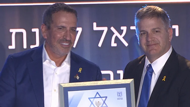 אחרי ששכל את בתו - איל וולדמן זכה בפרס ישראל: "ציון דרך"