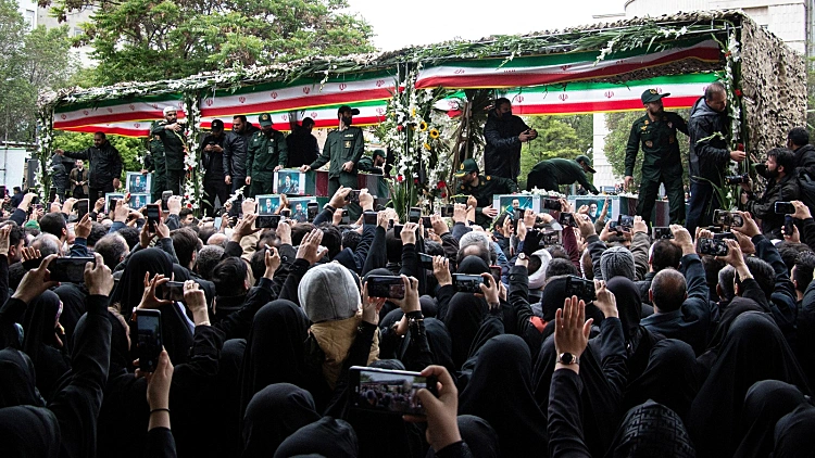 רבבות בטקסי האשכבה: איראן מתאבלת על מות הנשיא ראיסי