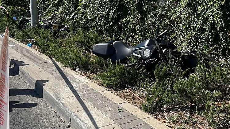 הרוג ופצוע קל בתאונת אופנועים בי-ם; חשד: רוכבים נהגו בפראות