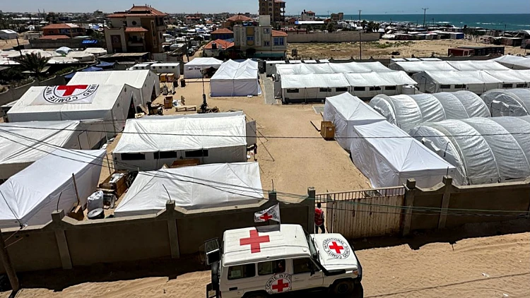 מחנה עקורים ובית חולים שדה של הצלב האדום באל-מוואסי שבדרום רצועת עזה