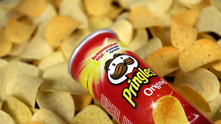 Pringles,original,flavour.,cardboard,tube,can,on,many,pringles,potato