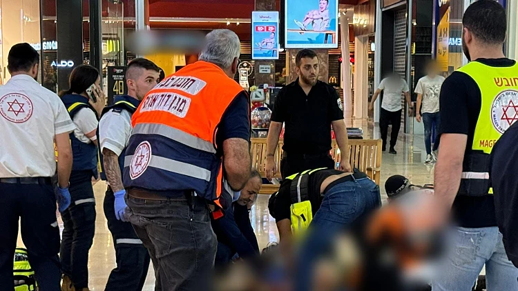 פיגוע דקירה בכרמיאל: ישראלי נרצח וצעיר נפצע קשה