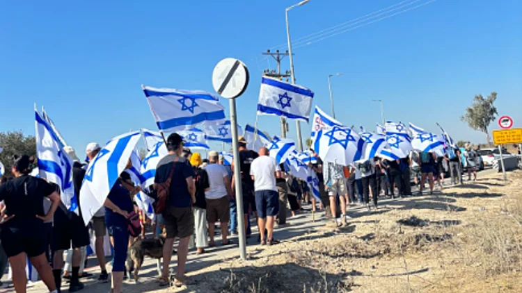 משפחות החטופים קוראות לנתניהו: "אל תיסע לפני שיש עסקה"