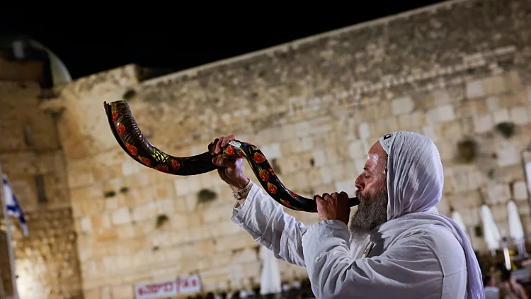 יום הכיפורים ירושלים תקיעת שופר בכותל במהלך אירועי הסליחות