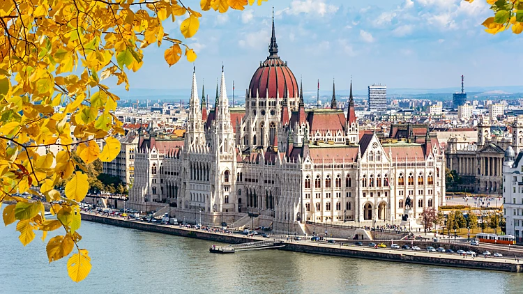 Hungarian,parliament,building,and,danube,river,in,autumn,,budapest,,hungary