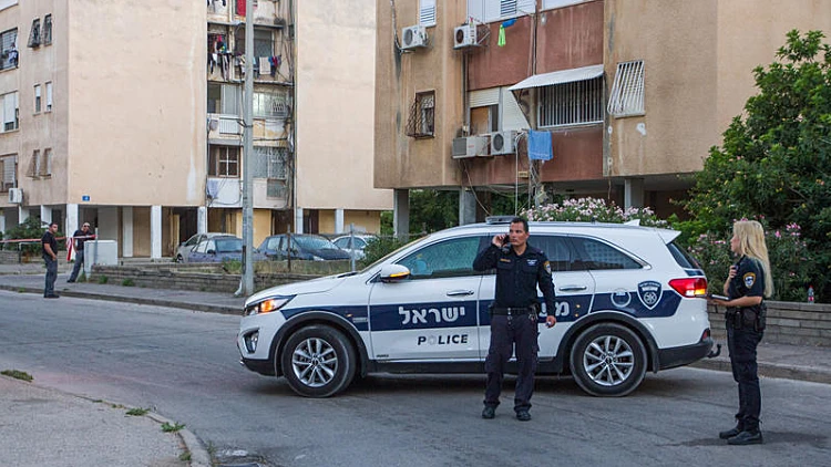 ניידת משטרה בזירת רצח ברמלה