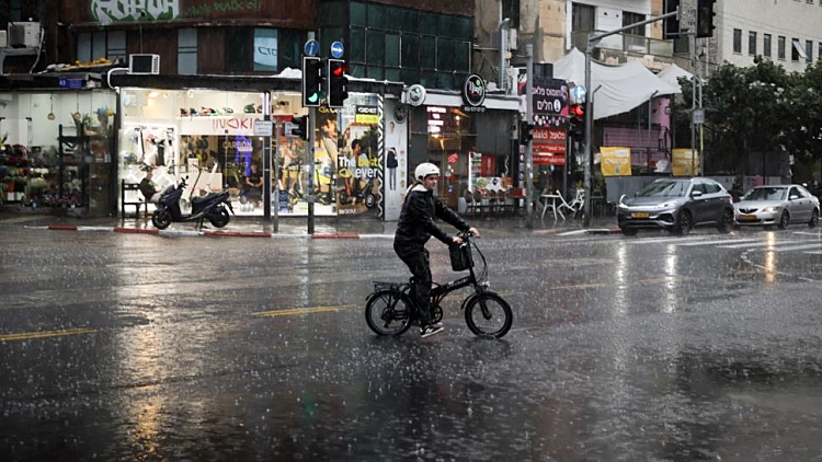 התחזית לשבת: מזג האוויר מתייצב, סיכוי לגשם מקומי קל