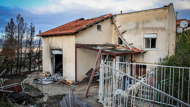 "שקופים, כמו פליטים": במטולה שבו לבתים וגילו את ההרס