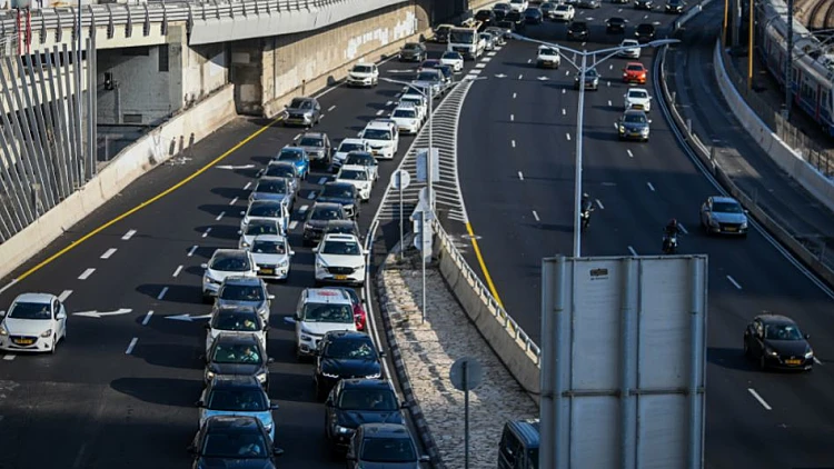 הכבישים מלאים, התחבורה הציבורית תקועה: איך יוצאים מהפקק?