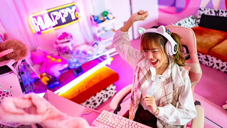 Young,asian,woman,esport,player,playing,online,game,on,computer