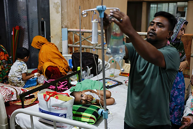 אנשים שנדבקו בדנגי מאושפזים בבית החולים בדאקה, בנגלדש דנגי מחלה נגיף יתוש