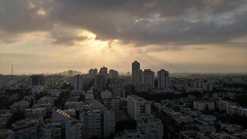 מעונן בתל אביב