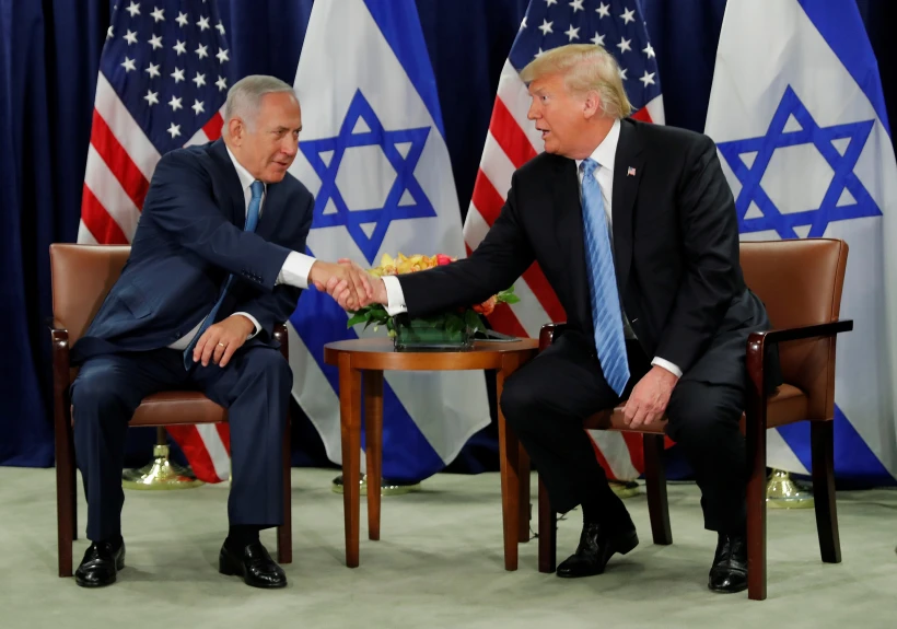 טארמפ ונתניהו לוחצים ידיים