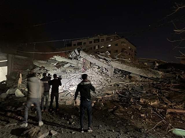 הריסות בניין מפקדת חמאס שהושמד בעזה