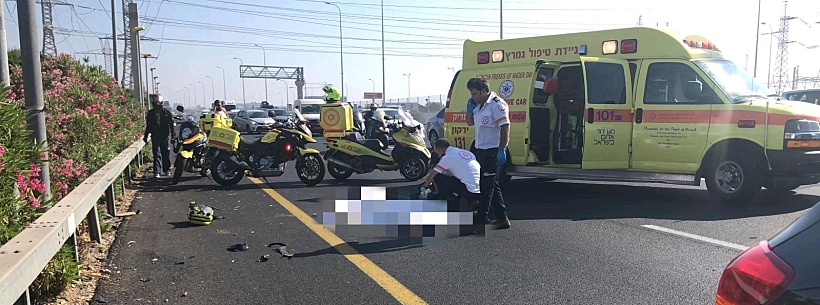 רוכב אופנוע נהרג מפגיעת רכב בכביש 20