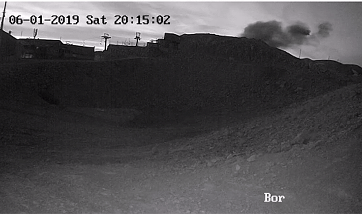 תיעוד מצלמות האבטחה ברגע פגיעת הטיל בכבל רכבל שאינו פעיל בקיץ במפלס העליון באתר החרמון