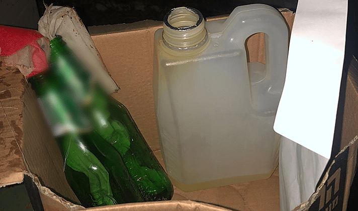 מסתור של בקבוקי תבערה נוספים וחומר דליק שהיו ברשות המתפרעים