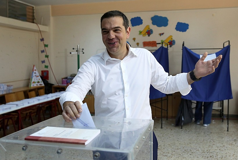 אלכסיס ציפראס מצביע בבחירות ביוון