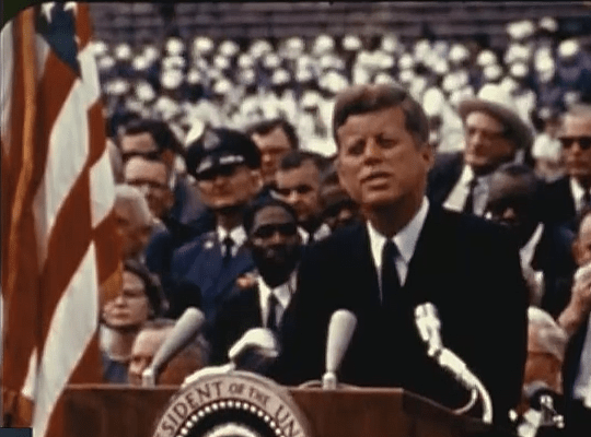הנשיא ג'.פ. קנדי מכריז על משימת ''אפולו 11'', 1962