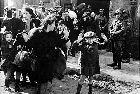 ילד יהודי במרד גטו ורשה, 1943