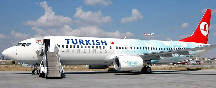 מטוס טורקיש איירליינס בואינג 737-400, דומה לזה שנחטף על ידי החוטפים במהלך טיסה מטירנה לאיסטנבול