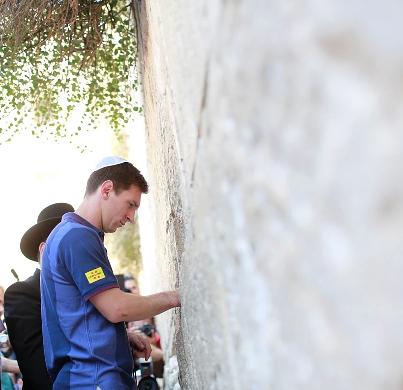 ברצלונה, אלופת ספרד בכדורגל, מבקרת בישראל במסגרת 