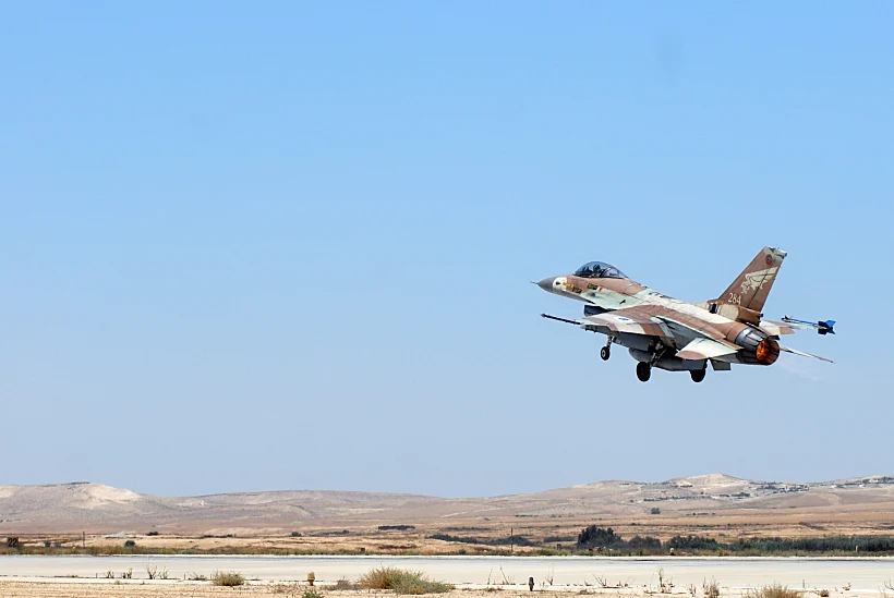 מטוס F-16 של חיל האוויר ממריא