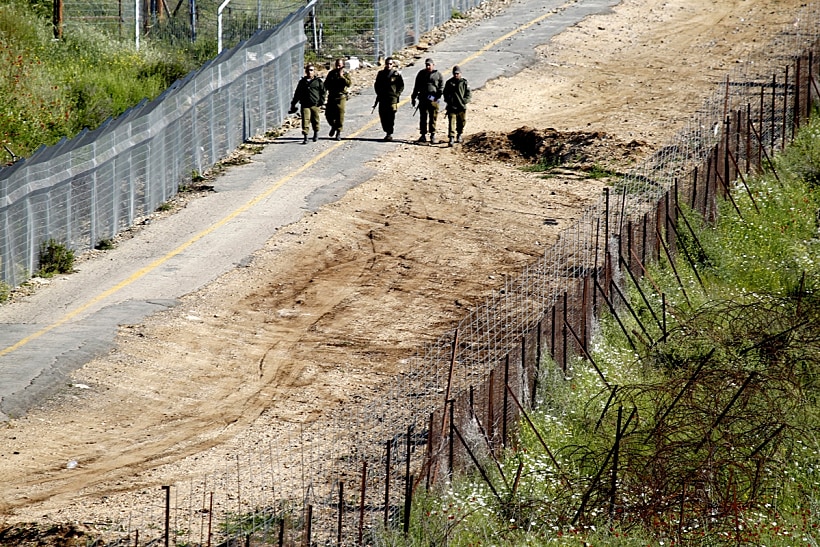 חיילים מסיירים בגבול סוריה ישראל מול מג'דל שמס לאחר אירועי יום הנכבה