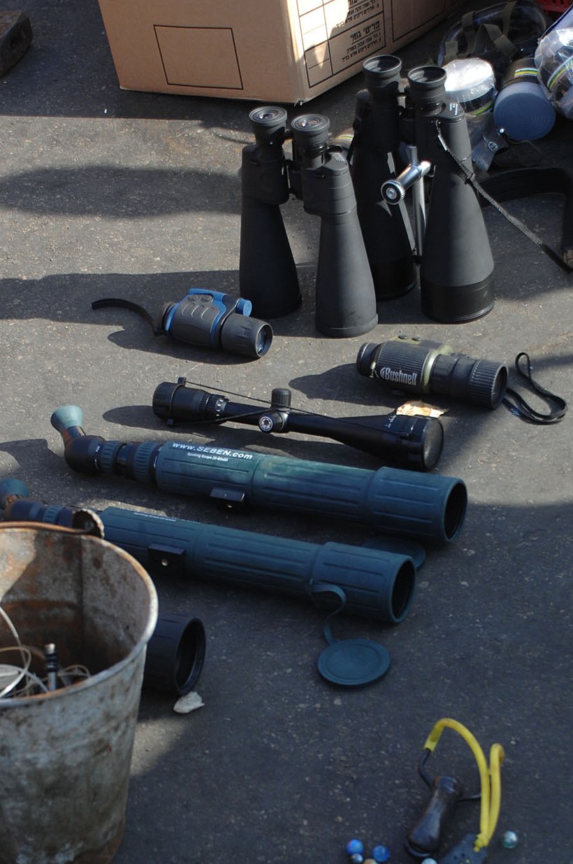 אמצעי ראיית לילה וכוונת רובה צלפים שנמצאו על סיפון המאבי מרמרה