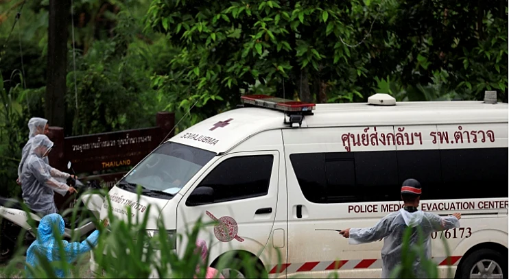 ניידת אמבונלנס בזירת החילוץ בתאילנד
