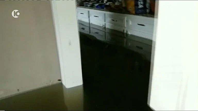 בית משפחת מילוא הישאלית ביוסטון שהוצף בעקבות הסופה 