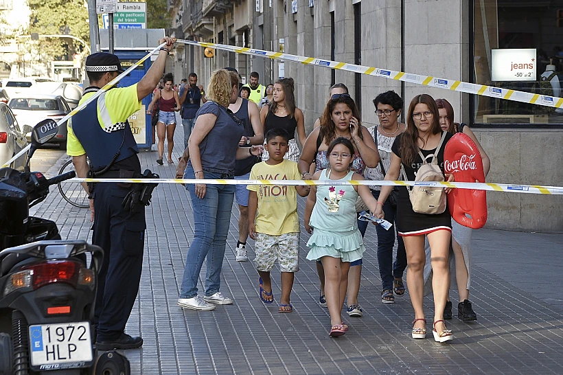תיירים ומקומיים לאחר פיגוע הדריסה בברצלונה